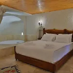 Nora Cave House Отель Гореме